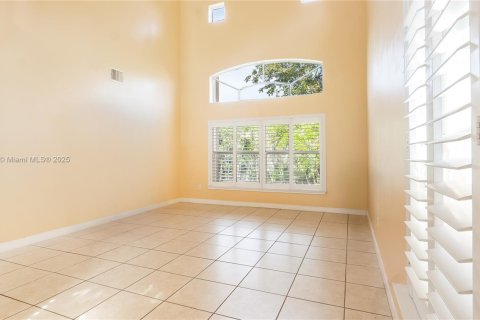 House in Pembroke Pines, Florida 3 bedrooms, 207.54 sq.m. № 1708292 - photo 8