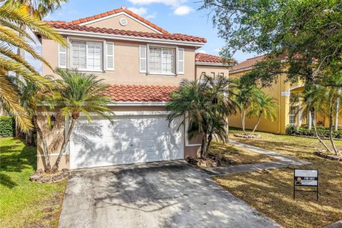 House in Pembroke Pines, Florida 3 bedrooms, 207.54 sq.m. № 1708292 - photo 1