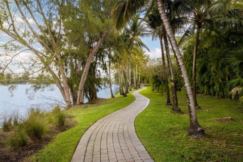 Townhouse in Miami, Florida 2 bedrooms, 170.66 sq.m. № 1800806 - photo 29