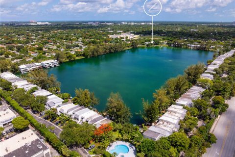 Townhouse in Miami, Florida 2 bedrooms, 170.66 sq.m. № 1800806 - photo 30