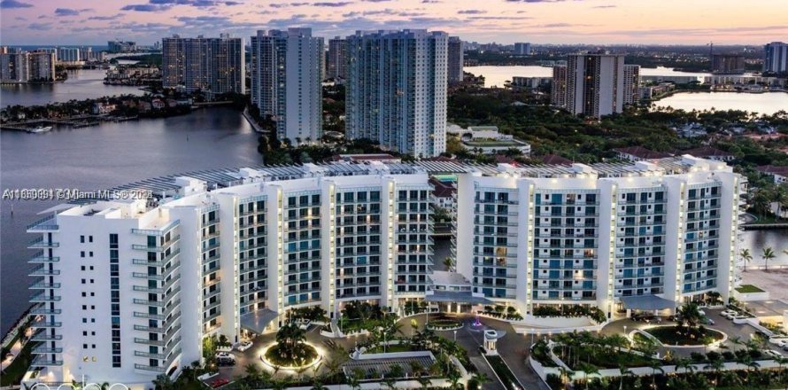 Condominio en Aventura, Florida, 4 dormitorios № 2077215