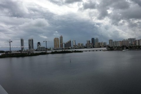 Condominio en venta en Aventura, Florida, 4 dormitorios, 243.78 m2 № 2077215 - foto 8