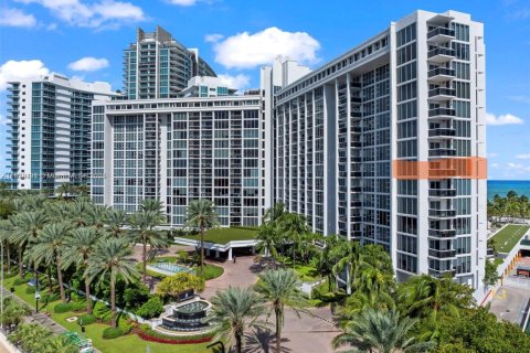 Condo in Bal Harbour, Florida, 3 bedrooms  № 1816439 - photo 2