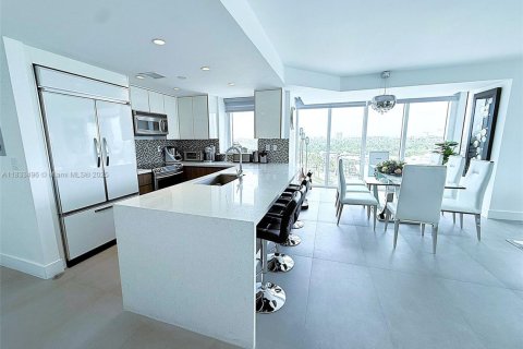 Condo in Bal Harbour, Florida, 3 bedrooms  № 1816439 - photo 6