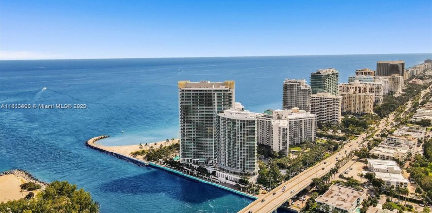 Condo in Bal Harbour, Florida, 3 bedrooms № 1816439