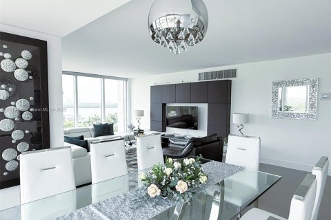 Condo in Bal Harbour, Florida, 3 bedrooms  № 1816439 - photo 9