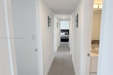 Condo in Bal Harbour, Florida, 3 bedrooms  № 1816439 - photo 19