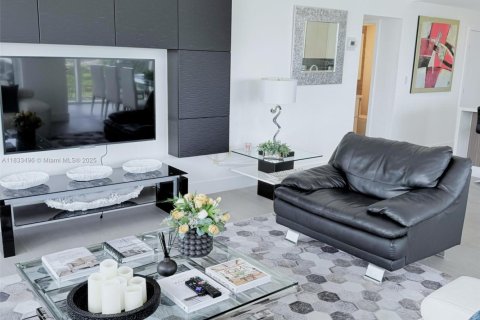 Condo in Bal Harbour, Florida, 3 bedrooms  № 1816439 - photo 12