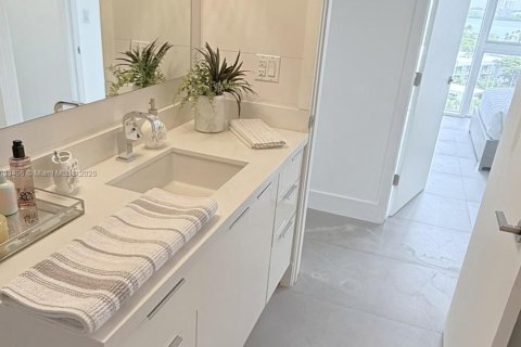 Condo in Bal Harbour, Florida, 3 bedrooms  № 1816439 - photo 25