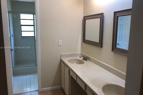 Condominio en alquiler en Miami, Florida, 2 dormitorios, 145.86 m2 № 2008529 - foto 28