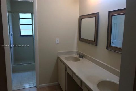 Condominio en alquiler en Miami, Florida, 2 dormitorios, 145.86 m2 № 2008529 - foto 29
