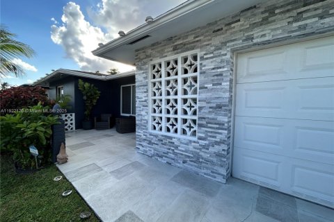 Casa en venta en Tamarac, Florida, 2 dormitorios, 146.88 m2 № 1976062 - foto 3