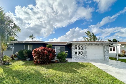 Casa en venta en Tamarac, Florida, 2 dormitorios, 146.88 m2 № 1976062 - foto 1