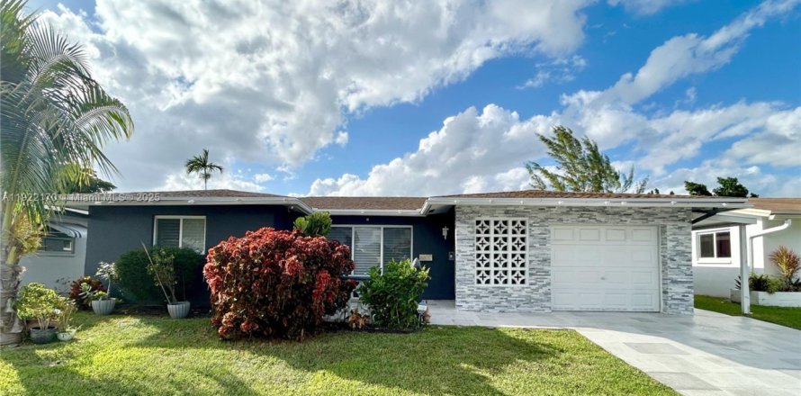 Casa en Tamarac, Florida 2 dormitorios, 146.88 m2 № 1976062