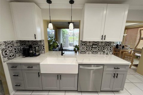 Casa en venta en Tamarac, Florida, 2 dormitorios, 146.88 m2 № 1976062 - foto 7