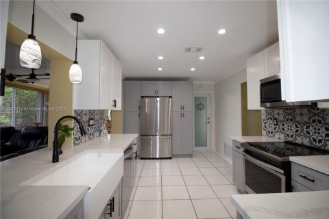 Casa en venta en Tamarac, Florida, 2 dormitorios, 146.88 m2 № 1976062 - foto 4