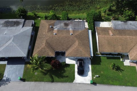 Casa en venta en Tamarac, Florida, 2 dormitorios, 146.88 m2 № 1976062 - foto 18