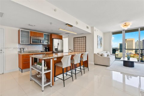 Condo à Miami, Floride, 3 chambres  № 2030961