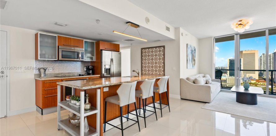 Condo à Miami, Floride, 3 chambres  № 2030961