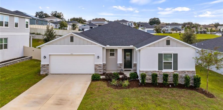 House in Minneola, Florida 3 bedrooms, 202.34 sq.m. № 2431635