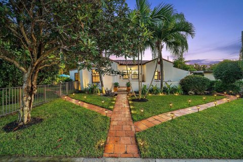 Casa en venta en West Palm Beach, Florida, 4 dormitorios, 256.22 m2 № 2158563 - foto 1