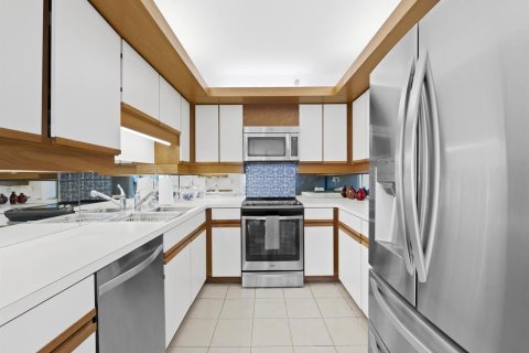 Condo in Highland Beach, Florida, 2 bedrooms № 2082200 - photo 30