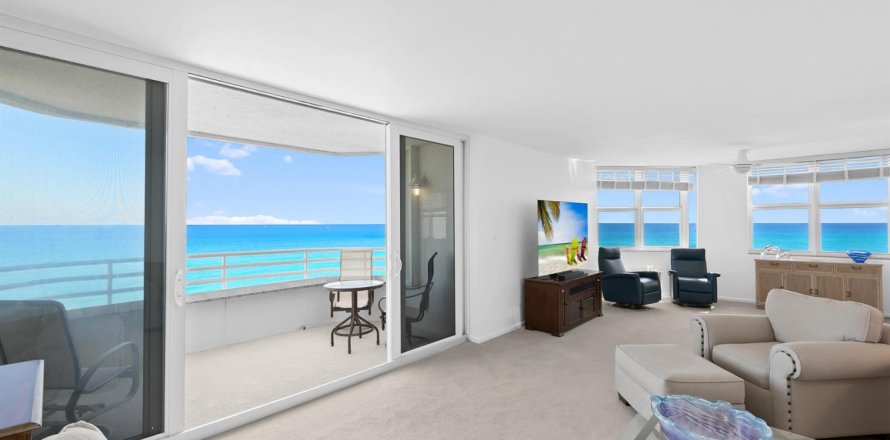 Condo in Highland Beach, Florida, 2 bedrooms № 2082200