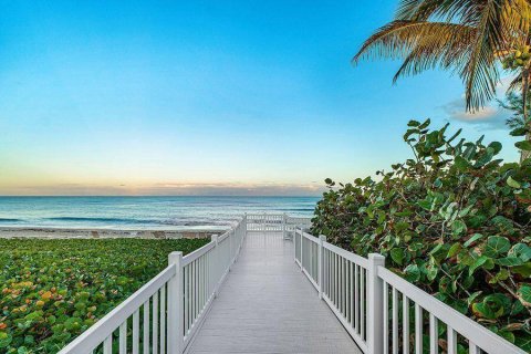 Condo in Highland Beach, Florida, 2 bedrooms № 2082200 - photo 27