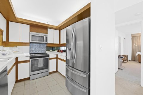 Condo in Highland Beach, Florida, 2 bedrooms № 2082200 - photo 29