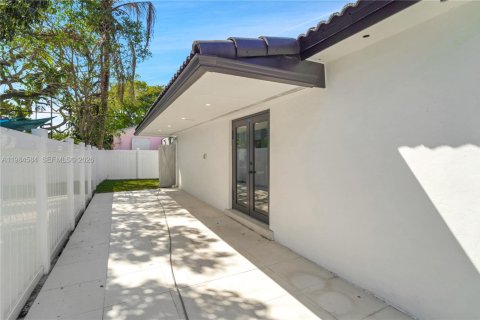 Купить виллу или дом в Майами-Шорс, Флорида 3 спальни, 132.11м2, № 2045826 - фото 29