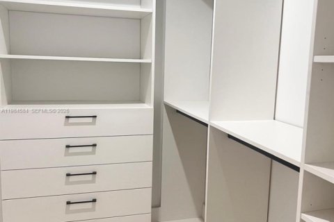 House in Miami Shores, Florida 3 bedrooms, 132.11 sq.m. № 2045826 - photo 6