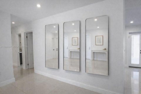 House in Miami Shores, Florida 3 bedrooms, 132.11 sq.m. № 2045826 - photo 4