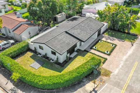 Купить виллу или дом в Майами-Шорс, Флорида 3 спальни, 132.11м2, № 2045826 - фото 26