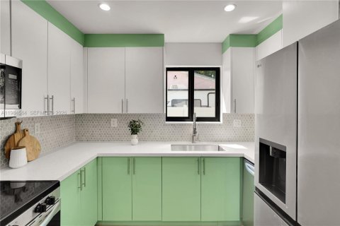 Купить виллу или дом в Майами-Шорс, Флорида 3 спальни, 132.11м2, № 2045826 - фото 19