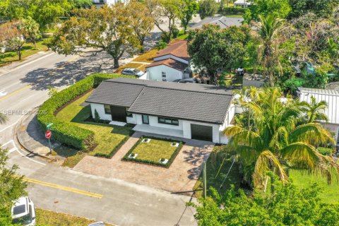 Купить виллу или дом в Майами-Шорс, Флорида 3 спальни, 132.11м2, № 2045826 - фото 27