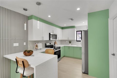 Купить виллу или дом в Майами-Шорс, Флорида 3 спальни, 132.11м2, № 2045826 - фото 12