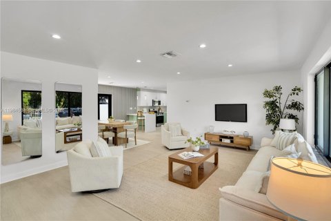 Купить виллу или дом в Майами-Шорс, Флорида 3 спальни, 132.11м2, № 2045826 - фото 13