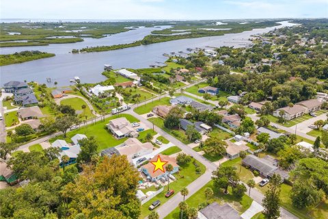 House in Edgewater, Florida 3 bedrooms, 167.78 sq.m. № 1900018 - photo 11