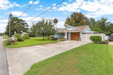 House in Edgewater, Florida 3 bedrooms, 167.78 sq.m. № 1900018 - photo 24