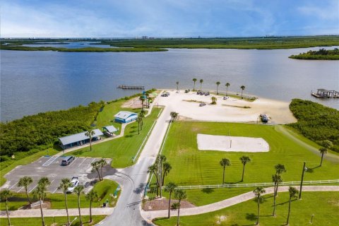 House in Edgewater, Florida 3 bedrooms, 167.78 sq.m. № 1900018 - photo 15