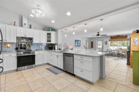 House in Edgewater, Florida 3 bedrooms, 167.78 sq.m. № 1900018 - photo 30