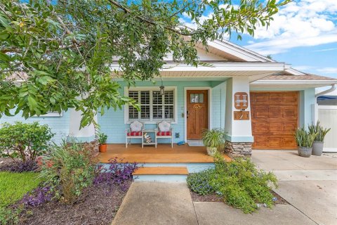House in Edgewater, Florida 3 bedrooms, 167.78 sq.m. № 1900018 - photo 2