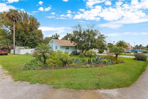 House in Edgewater, Florida 3 bedrooms, 167.78 sq.m. № 1900018 - photo 22