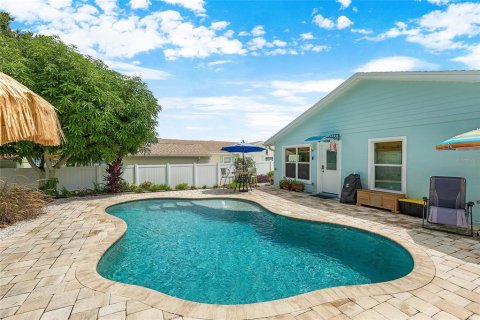 House in Edgewater, Florida 3 bedrooms, 167.78 sq.m. № 1900018 - photo 5