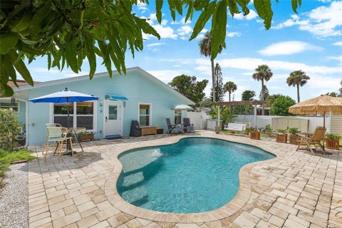 House in Edgewater, Florida 3 bedrooms, 167.78 sq.m. № 1900018 - photo 4
