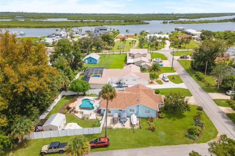 House in Edgewater, Florida 3 bedrooms, 167.78 sq.m. № 1900018 - photo 13