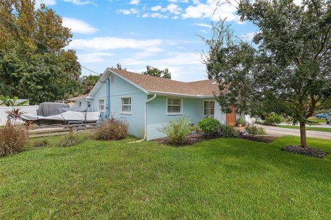 House in Edgewater, Florida 3 bedrooms, 167.78 sq.m. № 1900018 - photo 21