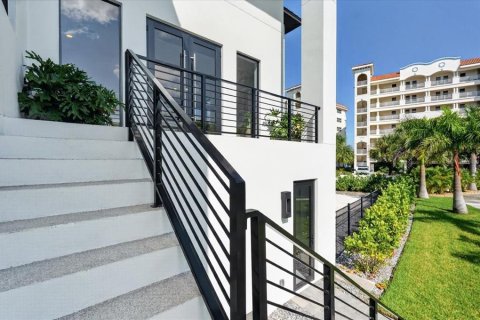 Casa en venta en Redington Shores, Florida, 4 dormitorios, 416.11 m2 № 2315052 - foto 6