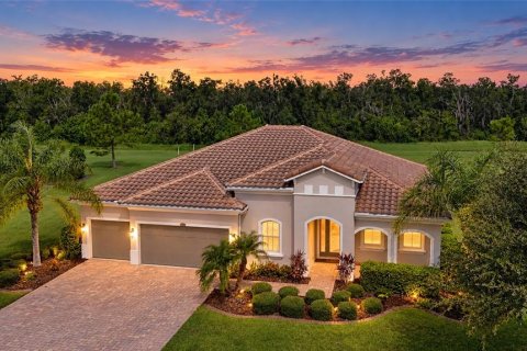 House in Bradenton, Florida 4 bedrooms, 258.18 sq.m. № 2320800