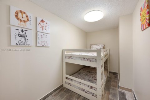Condo in Hallandale Beach, Florida, 2 bedrooms  № 1611371 - photo 27